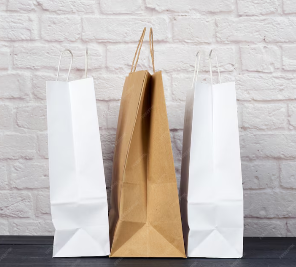 Sacs Kraft Blancs vs. Sacs Kraft Naturels : Quel Est le Meilleur Choix pour Votre Entreprise ?