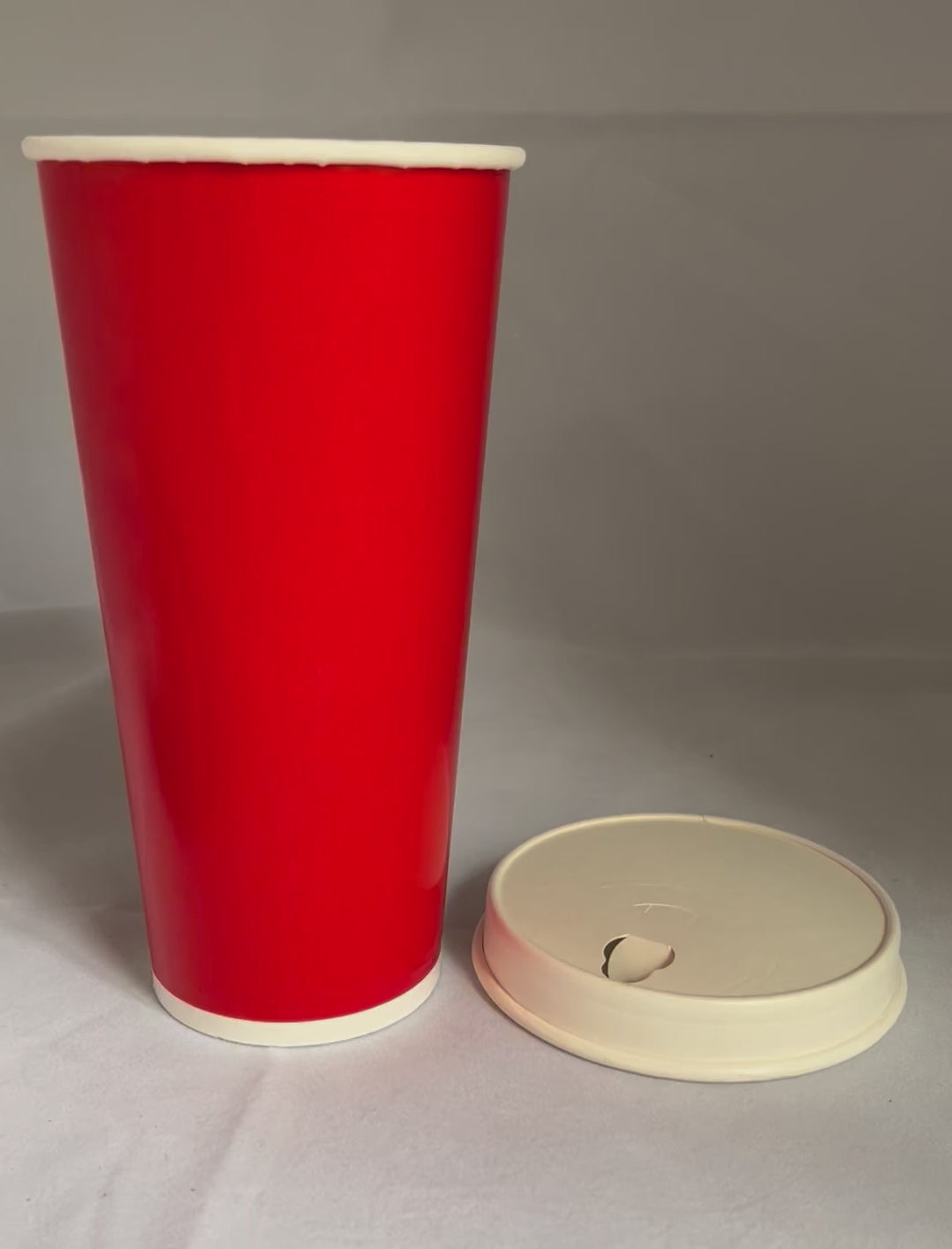 Red paper cups 65 cl / 22 oz cold drinks